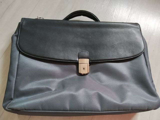 MALETÍN NEGRO Y GRIS