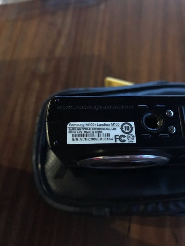 Cámara compacta digital Samsung M100