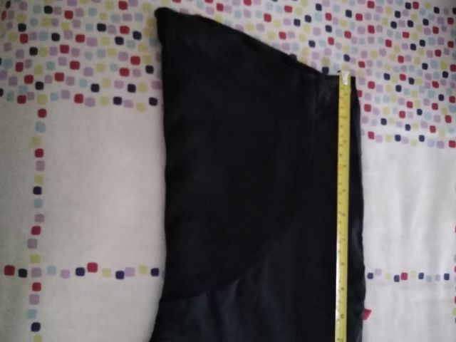 Pantalón premamá negro.