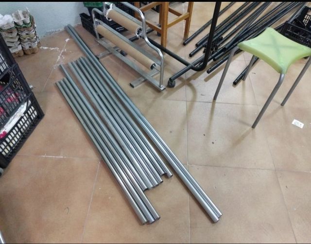 Barras perchero pared para tienda de ropa de segunda mano por 5 € en