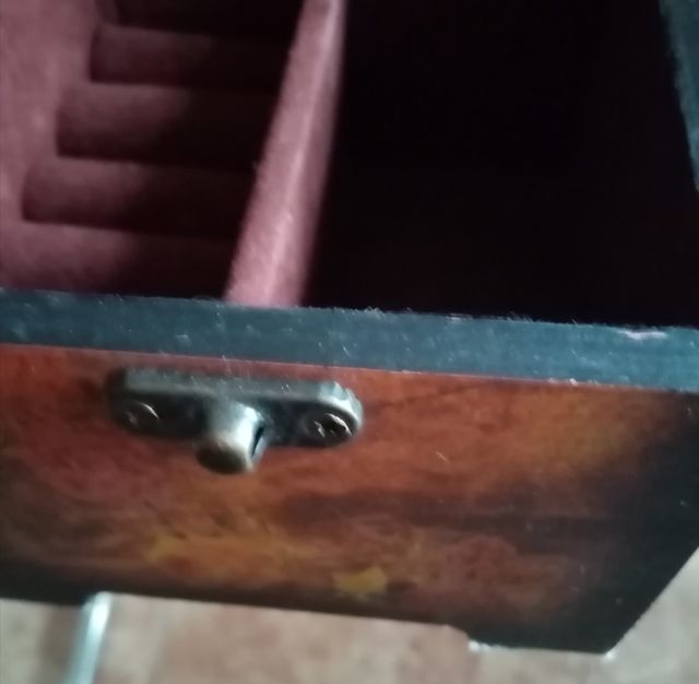 Joyero De Madera, Con Preciosos  Dibujos.