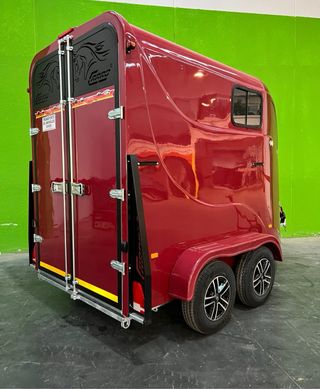 Nuevo Remolque Equs Van Dúo Granate