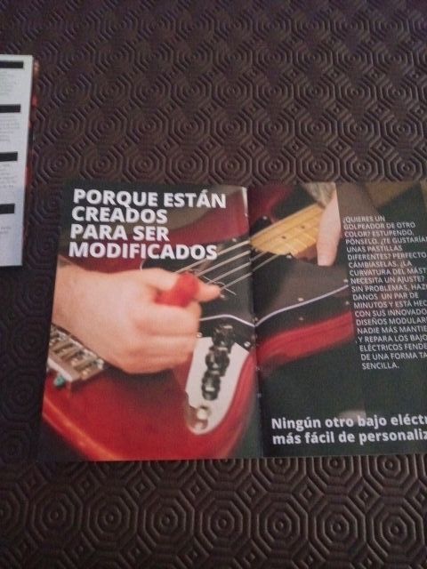 Ibritos Fender Guitarras y bajos.