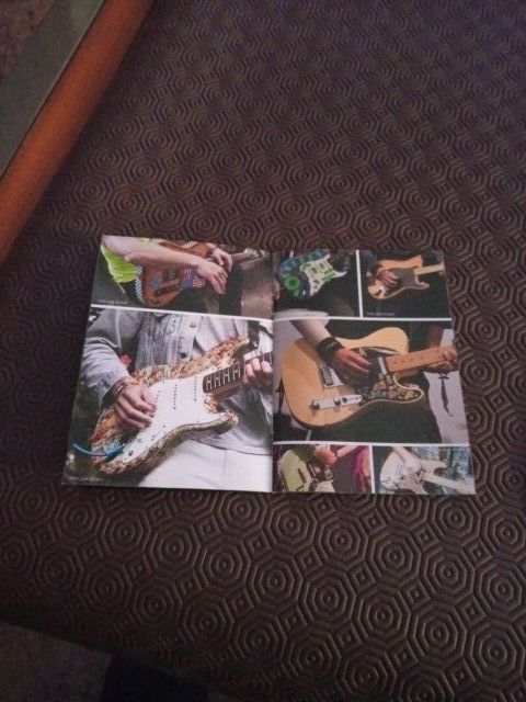 Ibritos Fender Guitarras y bajos.