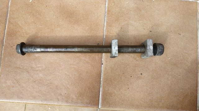 ejes rueda motor basculante y llantas CBR 900 1992