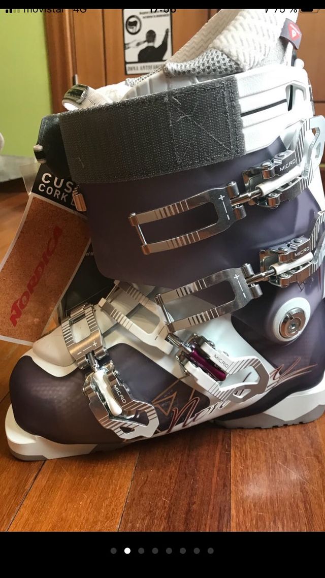 Scarponi da sci, due calze, da donna