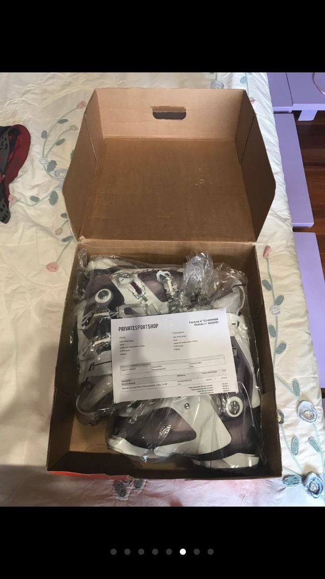 Scarponi da sci, due calze, da donna