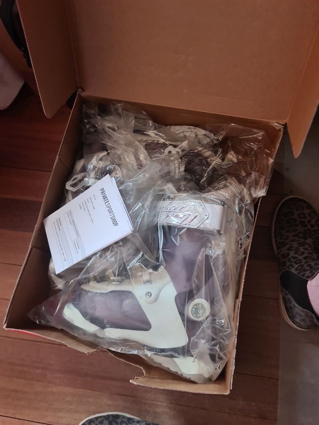 Scarponi da sci, due calze, da donna