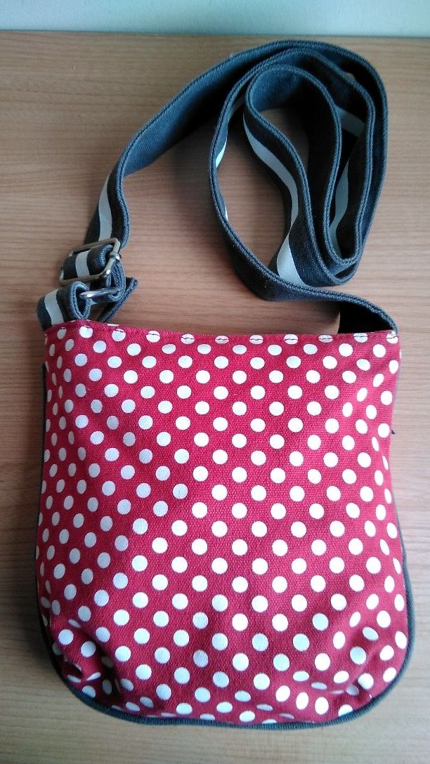 Bolso de Claire's. Bolso juvenil. Bandolera. Niña