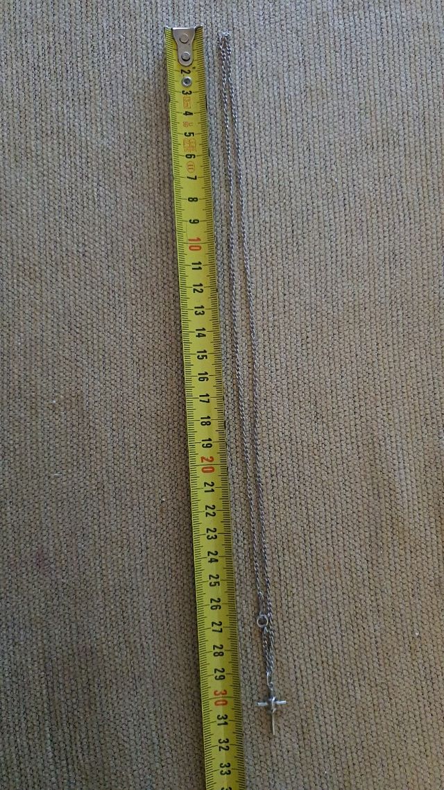 COLLAR CON CRUZ DE PLATA