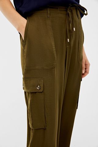 Pantalón cargo Springfield de segunda mano por 12 EUR en Alicante en  WALLAPOP
