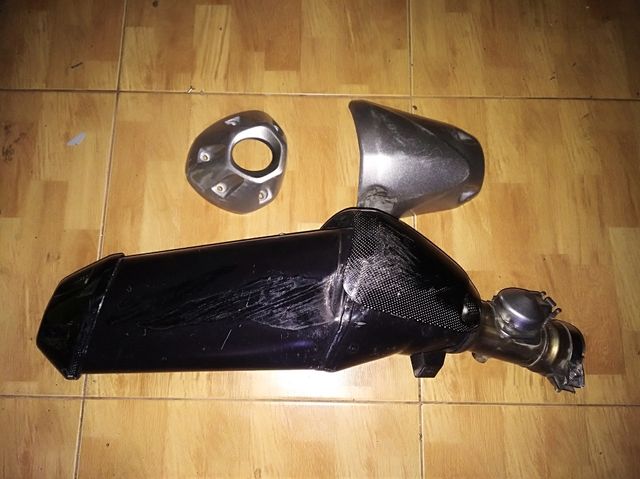 tubo escape original FZ1 del 2008