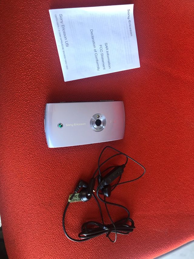 Teléfono móvil Sony Ericsson U5i