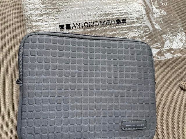 Funda Ipad Antonio Miró