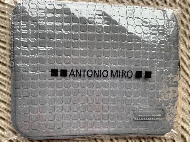 Funda Ipad Antonio Miró