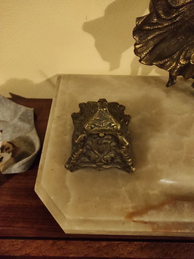 Tintero de mármol y bronce