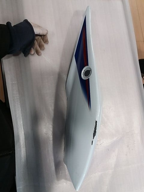 Tapa colín izquierdo Suzuki GSXR750 K7