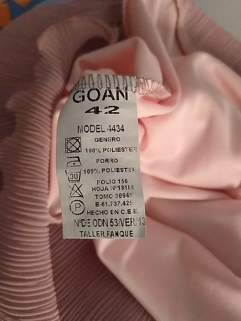 Vestidos Talla 42, con muy poco uso.