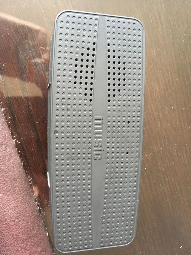 Altavoz wireless con lector de memorias