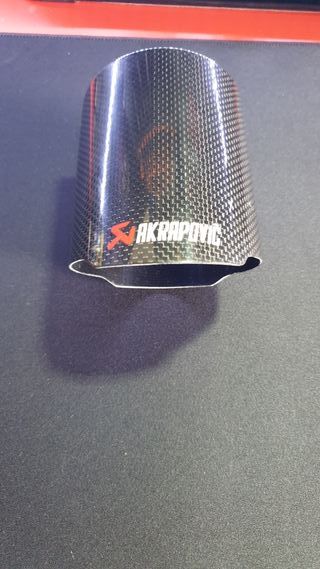 Embellecedor escape Akrapovic de segunda mano por 15 EUR en Cubas de la  Sagra en WALLAPOP