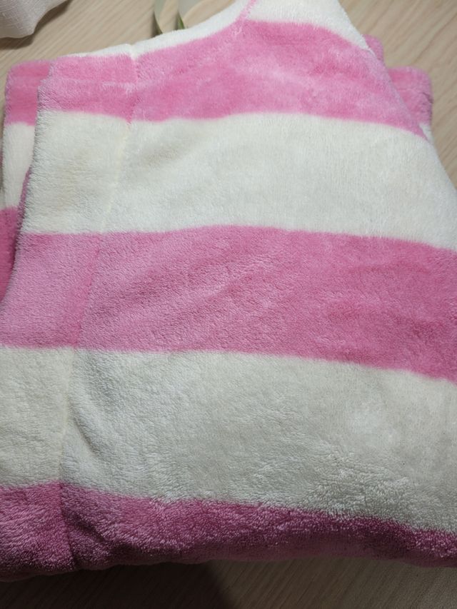 Albornoz niña. Talla 4-5 años.