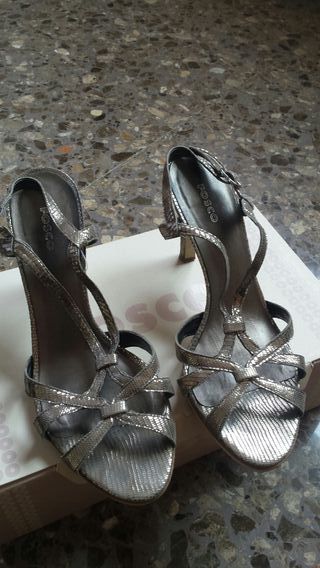 Sandalia plata vieja Fosco n° 39 de segunda mano por 40 EUR en Parla en  WALLAPOP