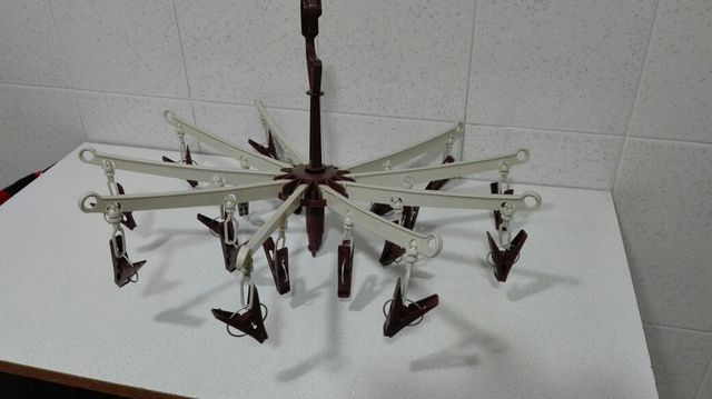 STENDIBIANCHERIA PRATICO E PIEGHEVOLE