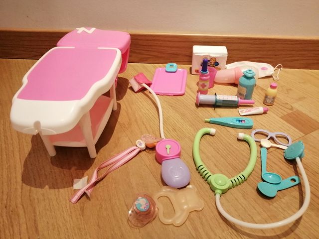 Nenuco accesorios médico con camilla