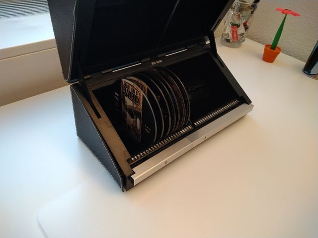 Archivador CD DVD de segunda mano por 11 € en Madrid en WALLAPOP