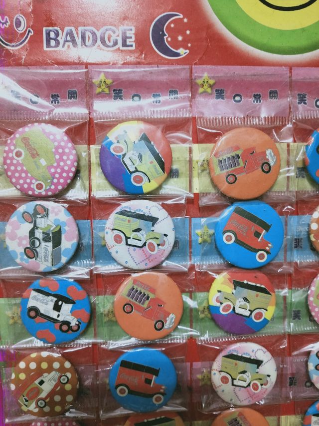 Facetas em miniaturas da Coca-Cola