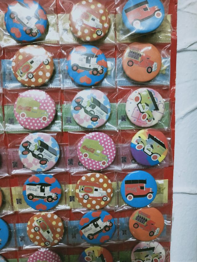 Facetas em miniaturas da Coca-Cola