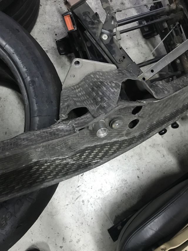 Traviesa delantera carbono M3 E46