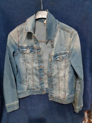 Cazadora vaquera Zara girls 910 de segunda mano por 1,99 Chaqueta vaquera borrego zara de segunda mano por 30 € en
