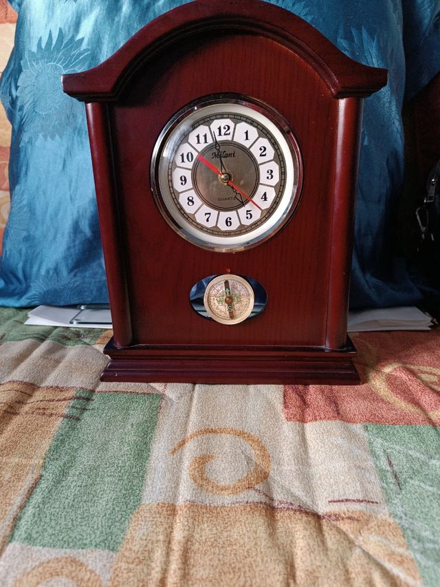 Reloj antiguo decorativo