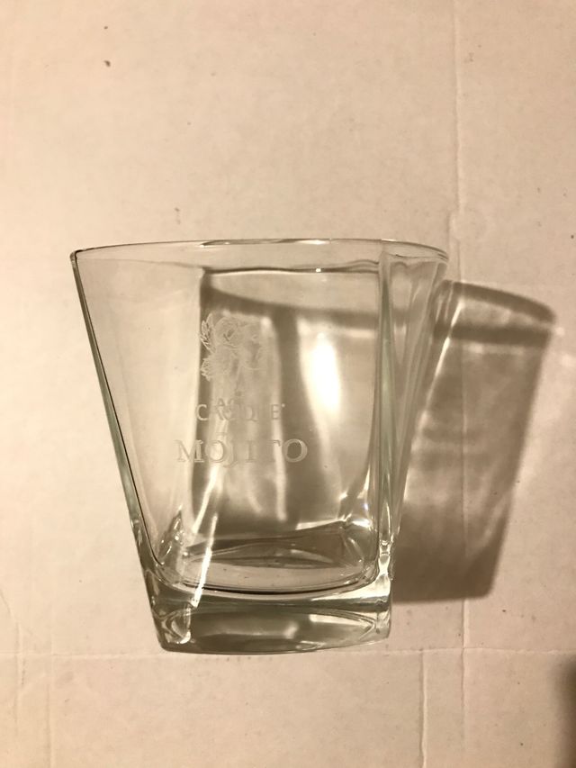 Juego de vasos licores, agua, whisky