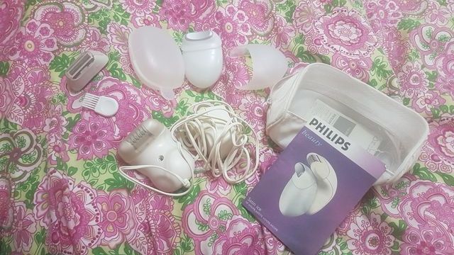 DEPILADORA PHILIPS CON ACCESORIOS