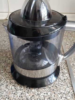 Exprimidor de segunda mano por 15 € en Madrid en WALLAPOP Exprimidor Zumex de segunda mano en Madrid en WALLAPOP