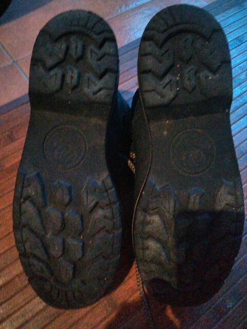 Se vende Botas de Montaña Logan