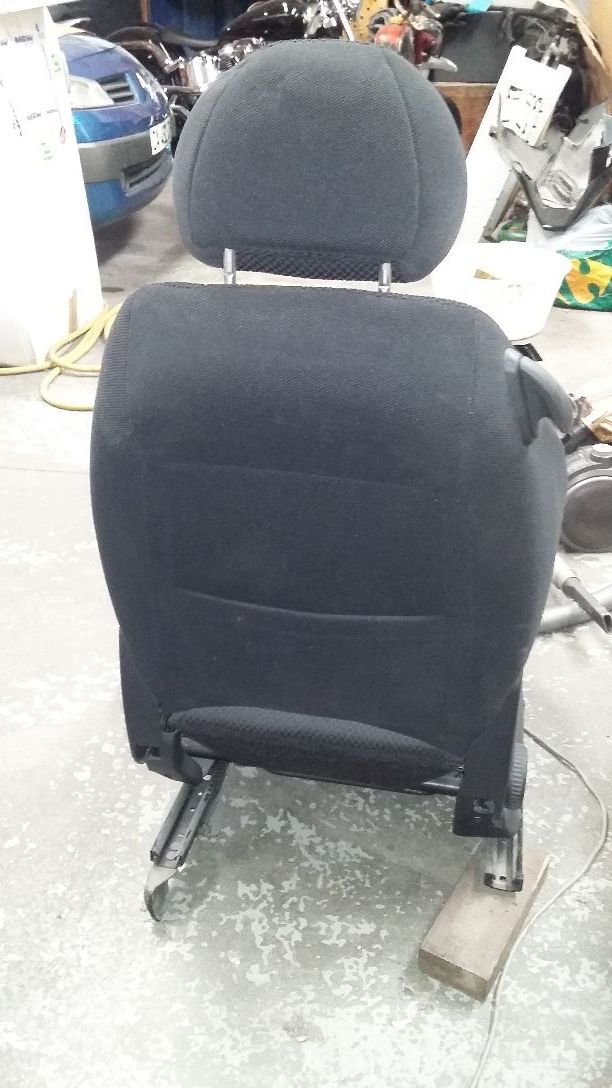 asientos plástico y cinturón Fiat stilo