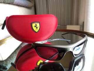 Ferrari Gafas de Sol Modelo 766549E con Estuche