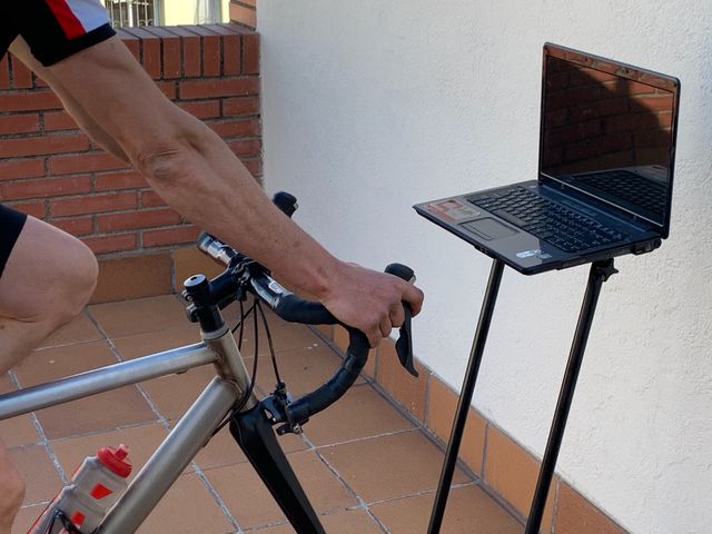 SOPORTE DISPOSITIVO PARA RODILLO BICICLETA