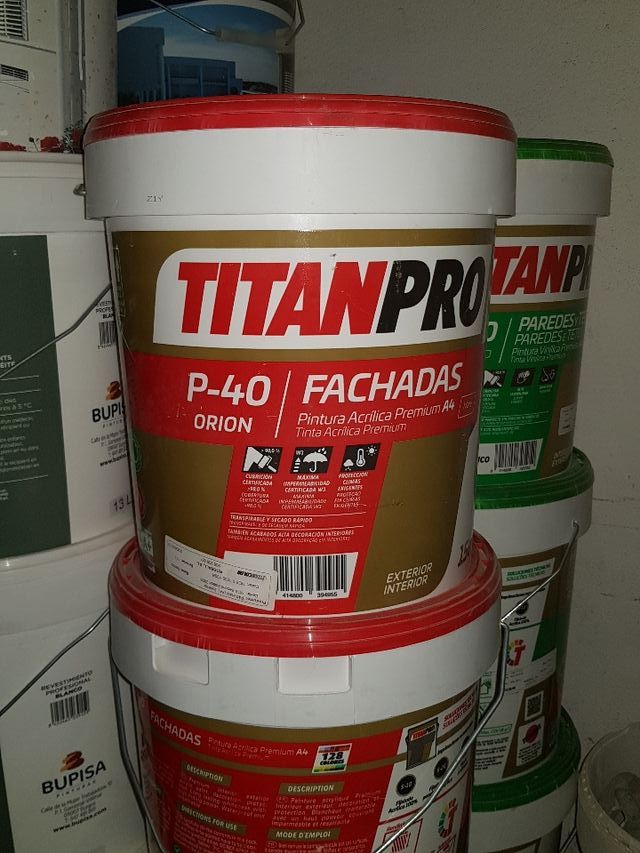 Pinturas de varios colores de segunda mano por 5 € en Vilanova i la