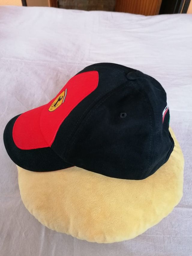 gorra Ferrari