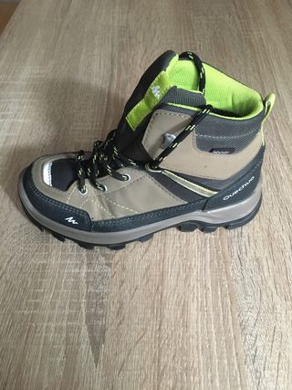 Botas quechua de segunda mano por 15 EUR en Barcelona en WALLAPOP