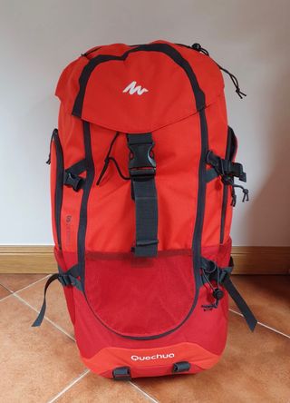 Mochila Quechua Forclaz 60 de segunda mano por 55 EUR en Madrid en WALLAPOP
