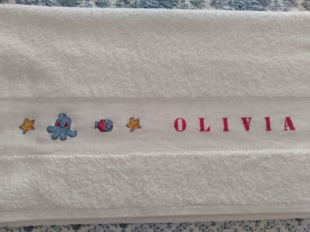 Realizo toallas de punto de cruz