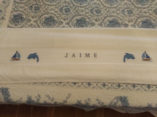 Realizo toallas de punto de cruz