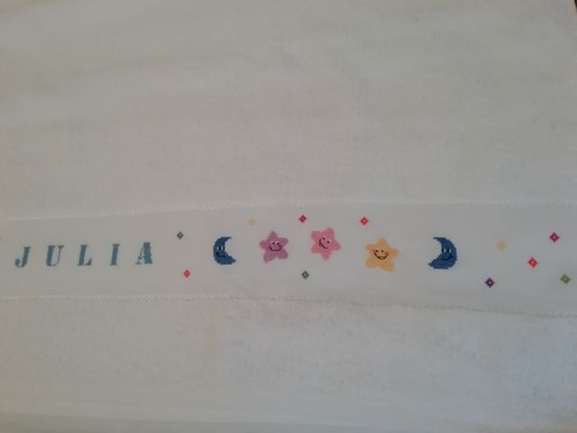 Realizo toallas de punto de cruz