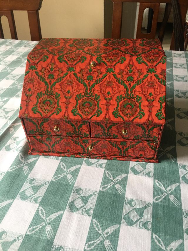 Joyero / caja escritorio con diversos compartim