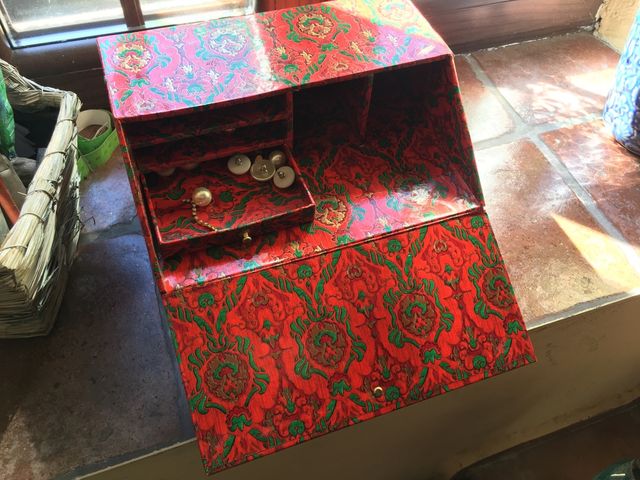 Joyero / caja escritorio con diversos compartim